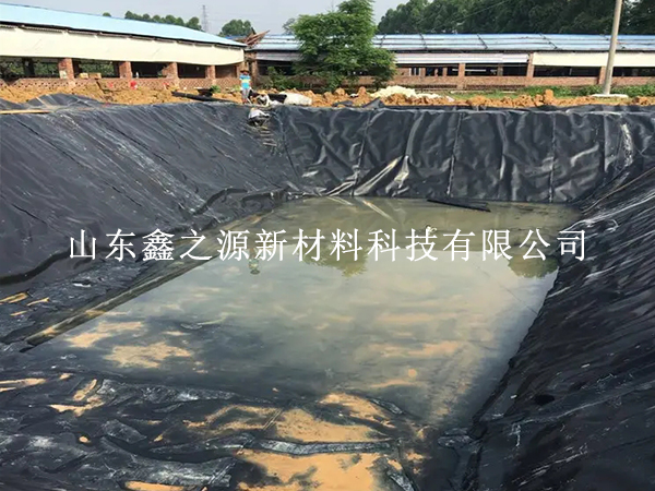 做好沼氣池黑膜的剪接工作，既節(jié)約又高效