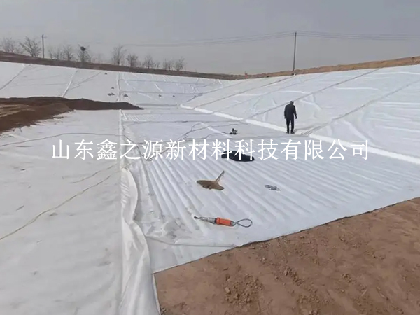 防滲復(fù)合土工膜運(yùn)輸注意事項(xiàng)：安全高效，細(xì)節(jié)決定成敗